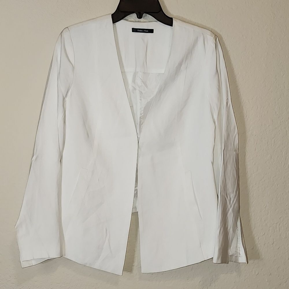 Doe & Rae Lightweight with small clip, Slits on sleeve, lined, Size Med. NWOT